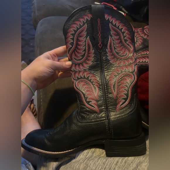 ARIAT boots - Picture 5 of 9